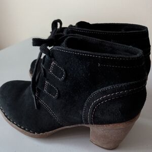Clarks Unstructured Chic Tie Up Womens Black Ankle Booties
